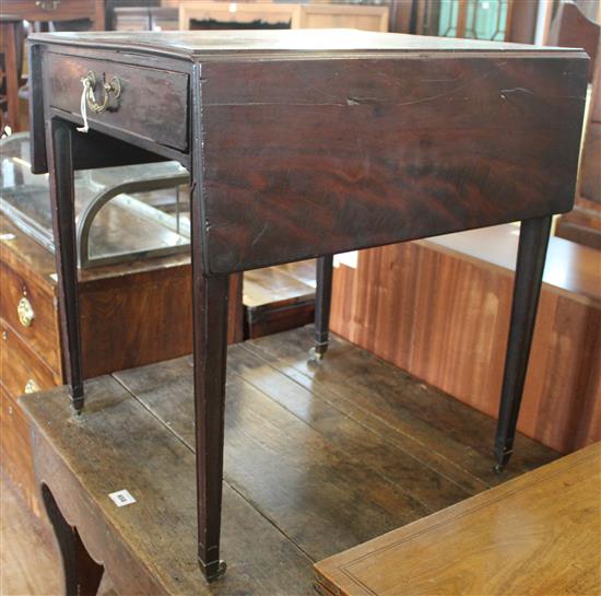 George III mahogany Pembroke table, extended(-)